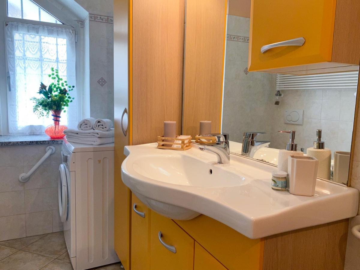 Sunny House Apartment Diano d'Alba Bagian luar foto